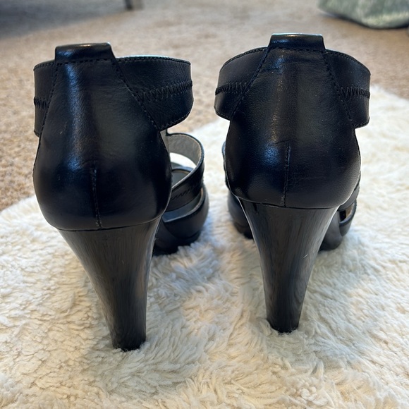 Michael Kors women’s black heels with zipper - Picture 3 of 6